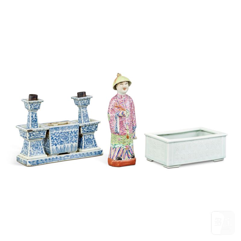 A group of three porcelain wares, Qing dynasty, 19th century | 清十九世紀 瓷器一組三件